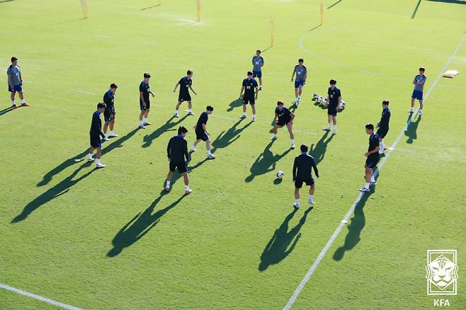 홍명보호, 내슈빌서 멕시코전 대비 시작

    (서울=연합뉴스) 한국 축구대표팀 선수들이 8일(한국시간) 미국 테네시주 내슈빌의 내슈빌SC 훈련장에서 멕시코와의 경기를 앞두고 훈련을 하고 있다. 2025.9.8 [대한축구협회 제공. 재판매 및 DB금지]