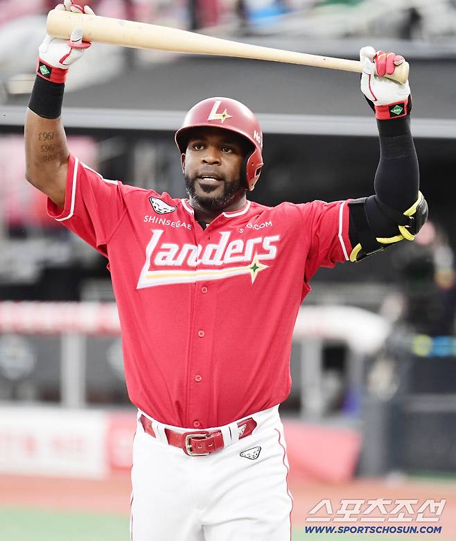 21일 수원 케이티위즈파크에서 열린 KT와 SSG의 경기. 1회 삼진을 당한 SSG 에레디아. 수원=송정헌 기자songs@sportschosun.com/2025.08.21/