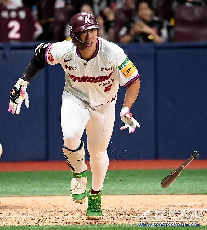 9일 고척스카이돔에서 열린 LG와 키움의 경기, 6회말 무사 1,2루 키움 송성문이 1타점 2루타를 치고 있다. 고척=허상욱 기자wook@sportschosun.com/2025.09.09/