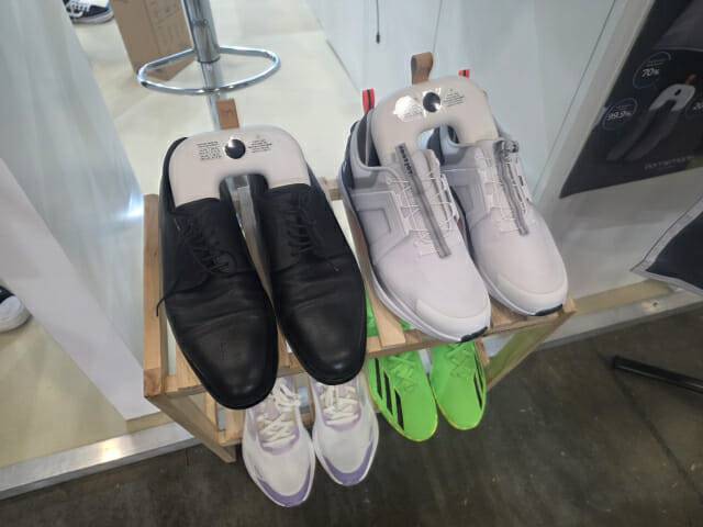 브리즈케어를 꽂아놓은 신발들.(사진=전화평 기자)