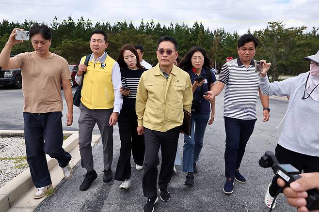 외교부는 조기중 주미대사관 총영사와 애틀랜타 총영사를 현장에 급파하고, 조기중 총영사를 반장으로 한 현장대책반을 설치해 대응하고 있다