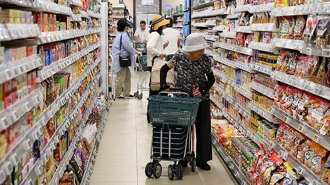 인플레이션 압력이 이어지면서 일본의 생필품 가격은 여전히 높은 상태다