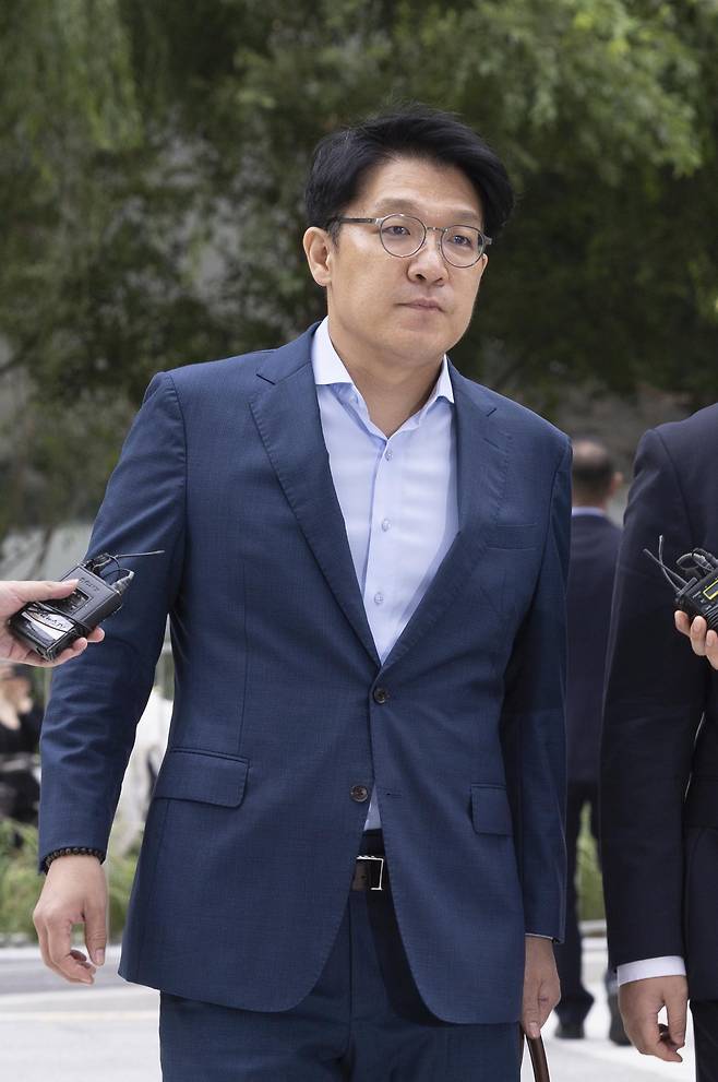 김상민 전 부장검사가 9일 서울 종로구 광화문 김건희 특검팀(특별검사 민중기)에 피의자 신분으로 조사를 받기 위해 출석 하고 있다. 2025.09.09. 뉴시스