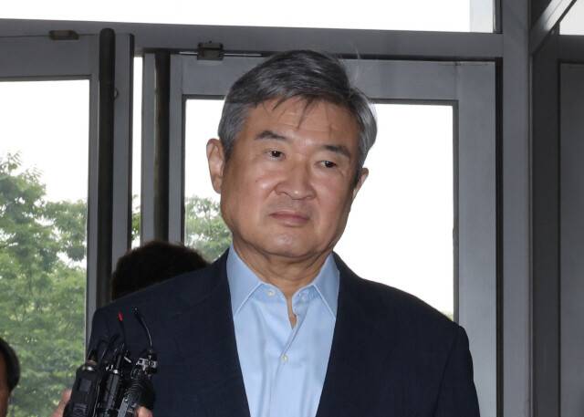 조태용 전 국가정보원장이 지난달 8일 오전 서울 서초구 이명현 특별검사팀 사무실로 출석하고 있다. 김혜윤 기자 unique@hani.co.k