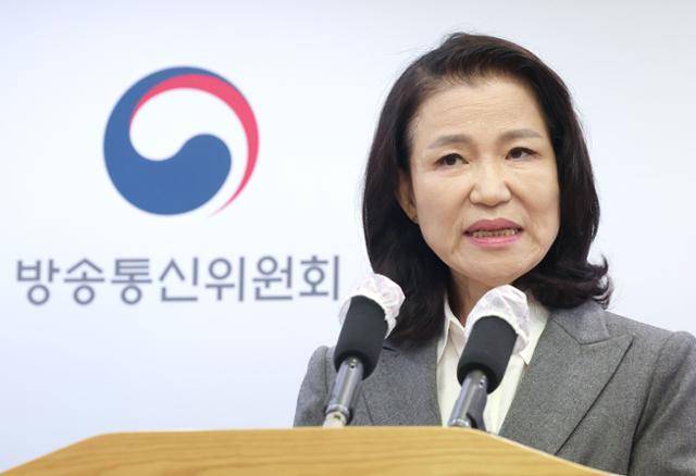 이진숙 방송통신위원장이 9일 경기 정부과천청사에서 방송통신위원회를 폐지하고 방송미디어통신위원회를 신설하는 내용의 정부조직 개편안과 관련한 입장을 밝히고 있다. 연힙뉴스