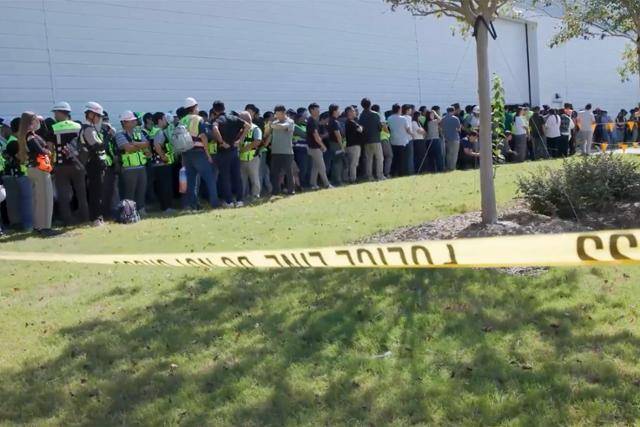 이달 4일 미국 이민세관단속국(ICE) 등 이민 당국이 조지아주 엘라벨에 있는 현대차그룹과 LG에너지솔루션 합작 배터리 회사 공장 건설 현장을 급습해 한국인 300여 명을 포함한 475명을 대거 체포하는 장면. ICE 홈페이지 캡처