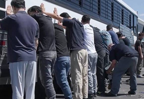 미국 이민 단속 당국이 홈페이지를 통해 지난 4일(현지시간) 조지아주 현대차그룹-LG에너지솔루션의 합작 배터리 공장 건설 현장에서 벌인 불법체류·고용 인력을 단속하고 있다. [사진=ICE 홈페이지 영상 갈무리]