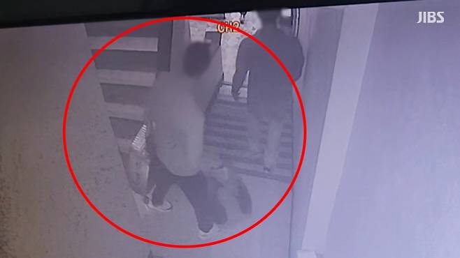 제주에 밀입국해 서귀포시의 한 모텔에 숨어있다 경찰에 검거된 40대 중국인 (사진, 정용기 기자)