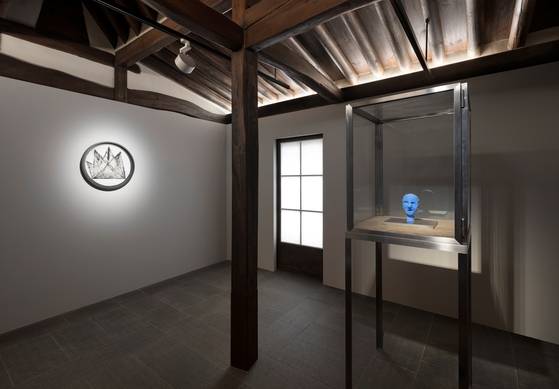 삼청동 국제갤러리 한옥에 전시된 루이즈 부르주아 작품. [사진 국제갤러리]