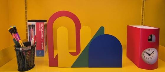 '캡슐 셀렉션'에 진열돼 있는 MoMA의 문구류. 권근영 기자