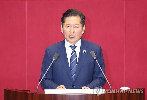 정청래 더불어민주당 대표가 9일 서울 여의도 국회 본회의장에서 대표연설을 하고 있다. 연합뉴스