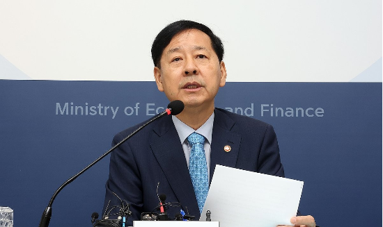 구윤철 부총리 겸 기획재정부 장관이 8일 정부세종청사 기재부 기자실에서 기자 간담회를 열고 있다.(사진=연합뉴스)