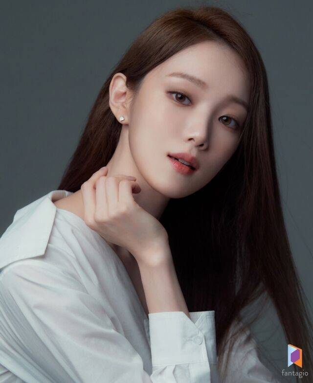 이성경 / 판타지오