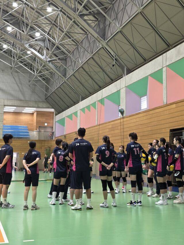 요시하라 감독이 지휘하는 흥국생명./흥국생명