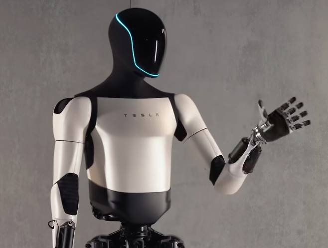 테슬라 휴머노이드 로봇 ‘옵티머스’ [테슬라 유튜브]