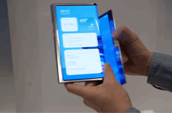 삼성이 선보인 두 번 접는 디스플레이. [유튜브 캡처]