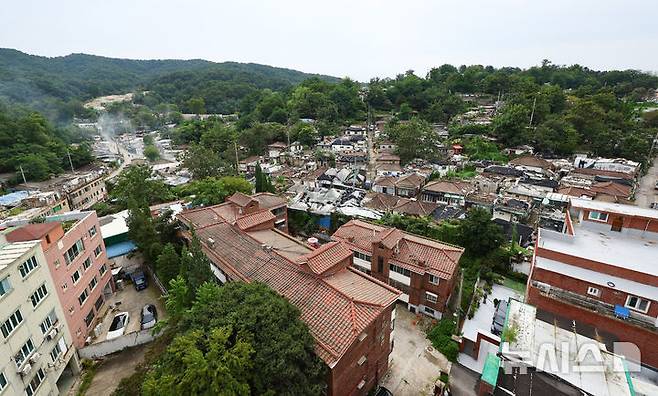 [서울=뉴시스] 황준선 기자 = 9일 오전 재개발 사업이 진행 중인 서울 노원구 백사마을 모습. 2025.09.09. hwang@newsis.com