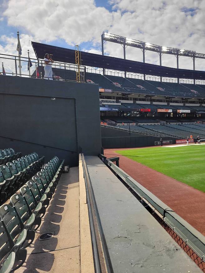 ▲ MLB.com은 캠든야즈의 담장 구조를 소개하면서 파헤스는 홈런타구를 잡을 수 없었다고 보도했다. ⓒ MLB.com