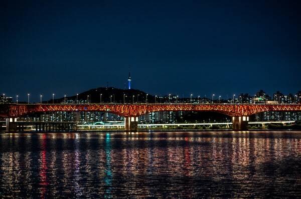 수상에서 바라보는 풍경은 또 다른 매력을 지닌다. / 서울관광재단