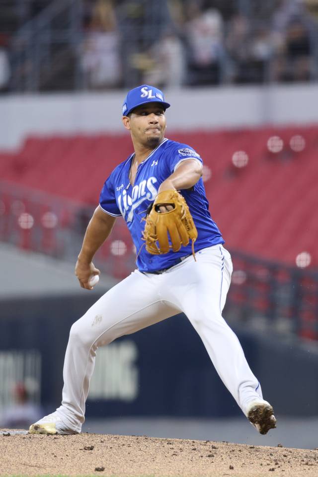 삼성 라이온즈의 헤르손 가라비토가 10일 광주에서 열린 KIA 타이거즈와의 경기에 선발 등판해 역투하고 있다. 삼성 제공