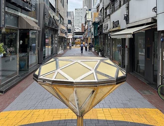 10일 오후 대구 중구 교동 귀금속 거리에는 오가는 손님이 거의 보이지 않는다.