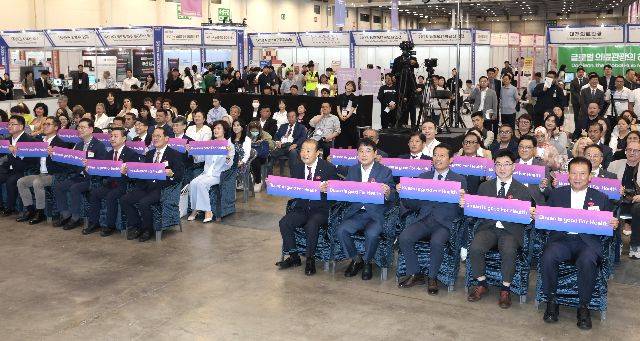 해양수산부 이전과 해양수도 부산의 전략을 모색하기 위한 세미나가 지난 5일 부산일보사 강당에서 부산 동구와 북항미래포럼 주최로 열렸다. 정대현 기자 jhyun@