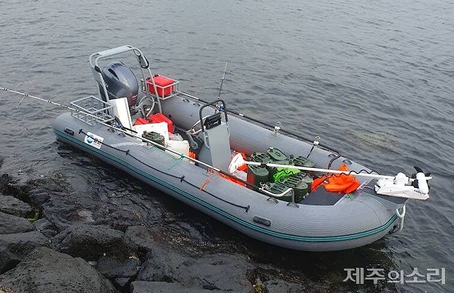 지난 8일 7시56분께 제주시 한경면 용수리 해녀탈의장 인근에서 미확인 보트가 있다는 주민의 신고가 접수됐다. ⓒ제주의소리