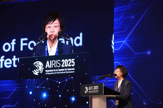 10일 인천 중구 인스파이어 호텔에서 열린 'AIRIS 2025' 개회식에서 오유경 식약처장이 개회사를 하고 있다. (식약처 제공)