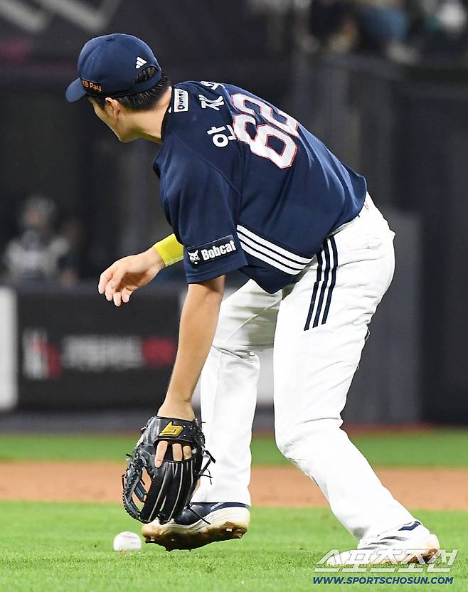 9일 수원 KT위즈파크에서 열린 두산-KT전. 7회말 1사 1, 2루 김상수의 타구를 유격수 안재석이 놓치고 있다. 수원=정재근 기자 cjg@sportschosun.com/2025.9.9/