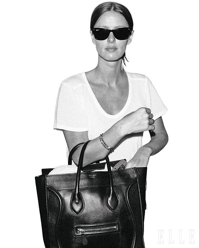 2011년 셀린느의 러기지 백을 든 니키 힐튼.