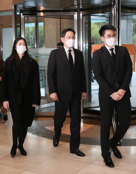 이재용 삼성전자 회장과 아들 이지호 군, 딸 이원주 양. 사진=서동일 기자