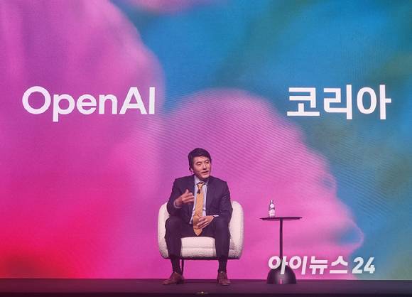 제이슨 권 오픈AI 최고전략책임자(CSO)가 10일 오전 서울 광진구 파이팩토리스튜디오에서 열린 기자간담회에서 기자들의 질문에 답하고 있다. [사진=윤소진 기자]