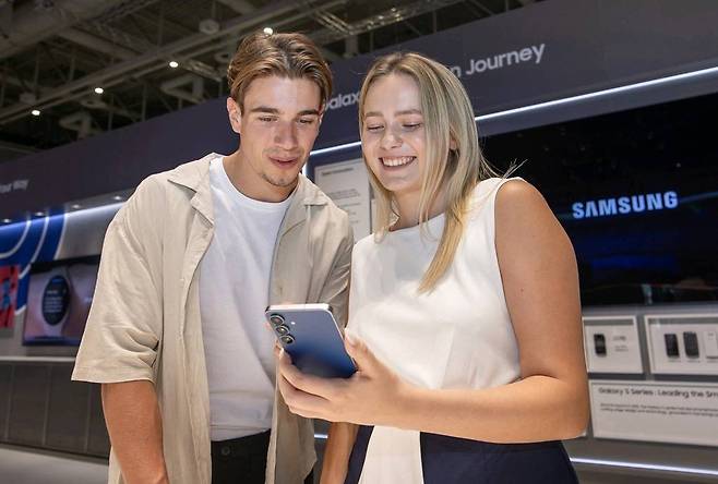 삼성전자가 갤럭시 AI로 일상의 가치를 더한 갤럭시 S25 FE와 갤럭시 탭 S11 시리즈를 공개했다 / 출처=삼성전자