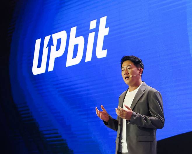 Dunamu CEO Oh Kyoung-suk gives a speech at the Upbit D Conference (UDC), held at the Grand InterContinental Seoul Parnas in Gangnam District, southern Seoul, on Tuesday. [DUNAMU]