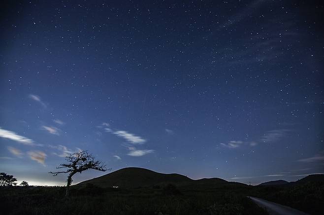 용눈이오름 야경  / 사진=제주관광공사