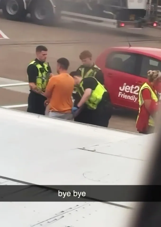 체포되는 매튜 테일러. [사진 = 더선]