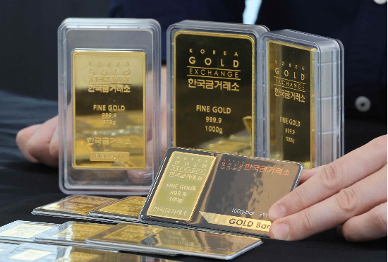 한국금거래소에 따르면 국내 시장에서 순금 한 돈(3.75g) 시세는 8일 70만원 선을 돌파했다. (사진=매경DB)