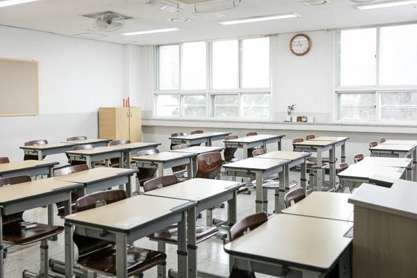 경남 김해 한 고등학교에서 교사가 수업 도중 성희롱성 발언을 해 경남도교육청이 조사에 나섰다. 사진은 기사 본과 무관함. /사진=클립아트코리아