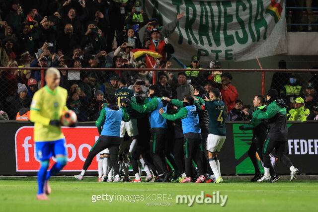 득점에 성공한 후 환호하는 볼리비아 선수들. /게티이미지코리아