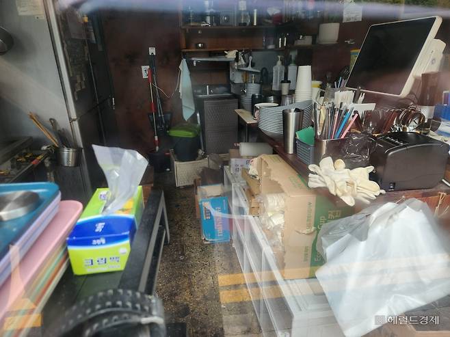 지난 9일 서울 마포구에 위치한 A씨가 운영하던 분식집. A씨는 몰래 초등학생의 신체를 촬영한 혐의로 검거됐다. 이영기 기자.