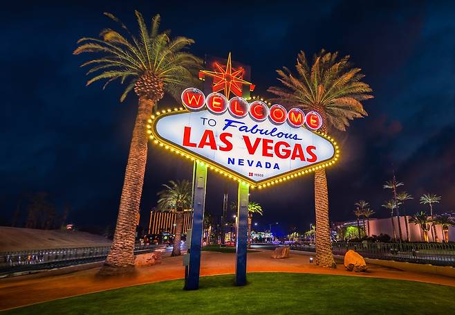 65년간 불 밝히며 세계인들의 가슴에 추억을 새긴  ‘웰컴 투 패뷸러스 라스베이거스’  네온사인