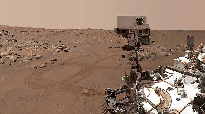 화성 탐사선 퍼서비어런스가 촬영한 '셀카' [NASA 제공]