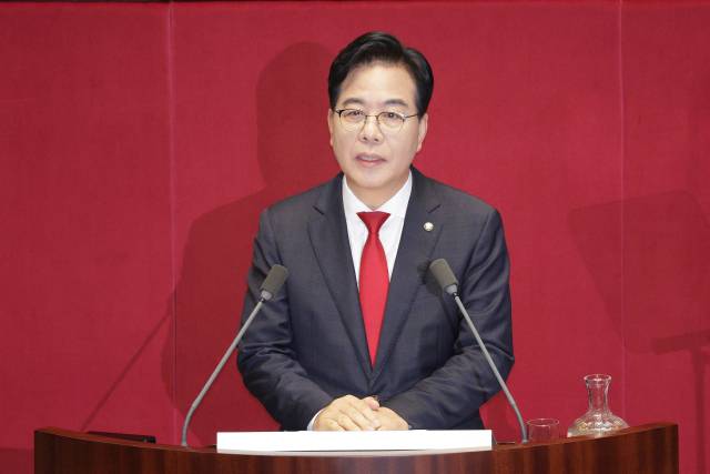 송언석 국민의힘 원내대표가 10일 오전 서울 여의도 국회에서 열린 제429회국회(정기회) 제3차 본회의에서 국정에 관한 교섭단체 대표연설을 하고 있다. 뉴스1