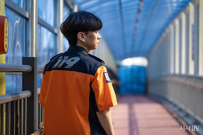 입직 8개월에 이태원 참사에 출동한 4년 차 구급대원 이왕수 소방관. ⓒ시사IN 박미소