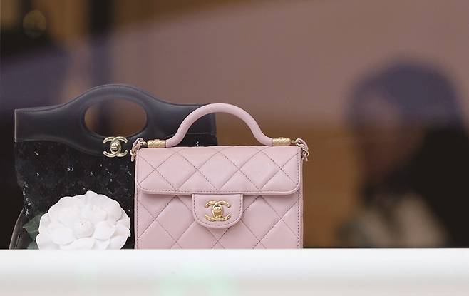 SNS를 중심으로 고가의 프로포즈가 유행처럼 번지고 있다.[사진｜뉴시스]