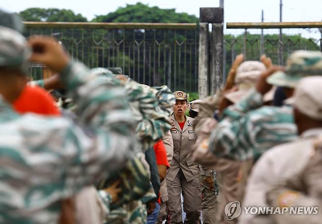 한자리에 집결한 베네수엘라 민병대원 [EPA 연합뉴스 자료사진. 재판매 및 DB 금지]