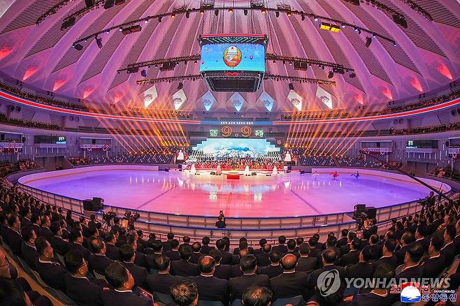 북한, 정권수립 77주년 경축공연 진행 (평양 조선중앙통신=연합뉴스) 북한 정권수립 77주년 기념일(9·9절)을 맞아 9일 빙상관에서 경축공연이 진행되었다고 조선중앙통신이 10일 보도했다. 2025.9.10 
    [국내에서만 사용가능. 재배포 금지. For Use Only in the Republic of Korea. No Redistribution] nkphoto@yna.co.kr