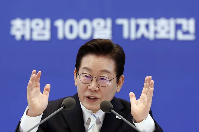 ▲ 이재명 대통령이 11일 청와대 영빈관에서 열린 취임 100일 기자회견 '회복을 위한 100일, 미래를 위한 성장'에서 발언하고 있다. /연합뉴스