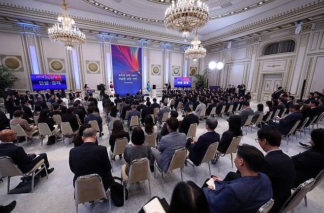 ▲ 11일 청와대 영빈관에서 이재명 대통령 취임 100일 기자회견 '회복을 위한 100일, 미래를 위한 성장'이 진행되고 있다. /연합뉴스