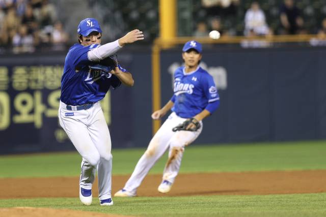 삼성 라이온즈의 김영웅(왼쪽)과 이재현. 삼성 제공